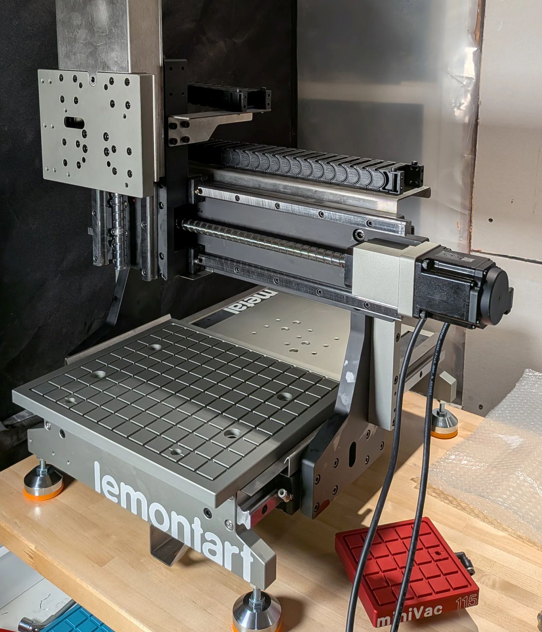 The finished product of the Lemontart 33 metal CNC milling machine is on display